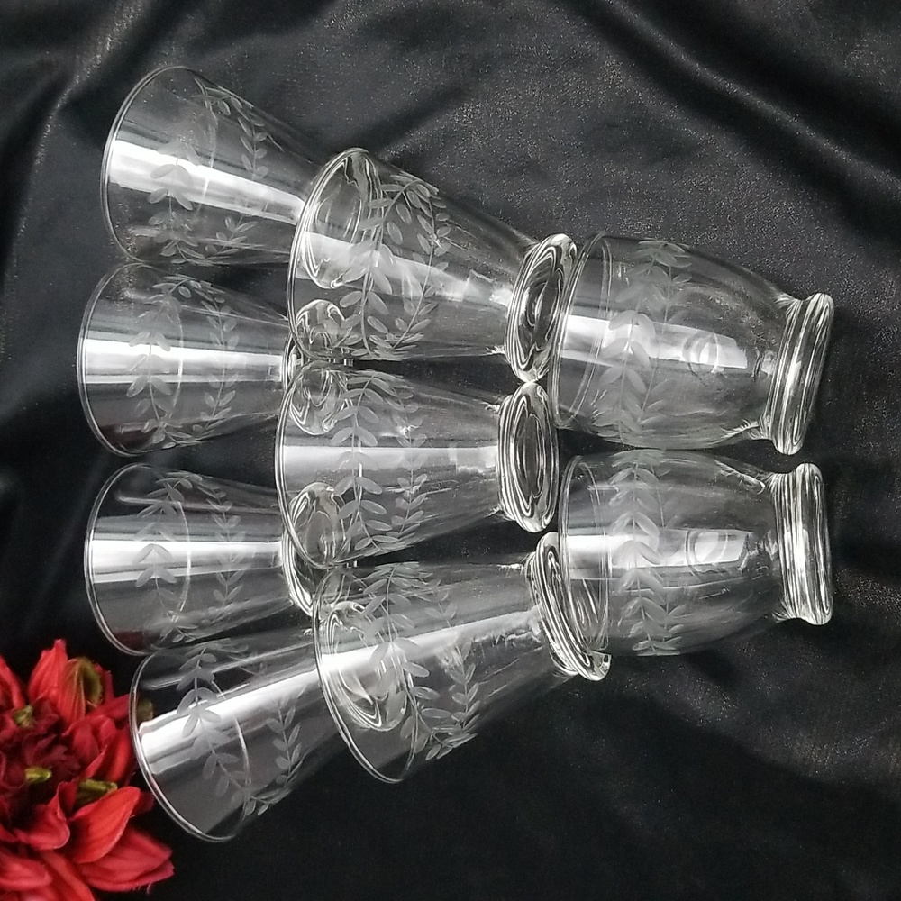 Laurel Wreath Leaf Etch Cocktail Glasses - Picture 4 of 13